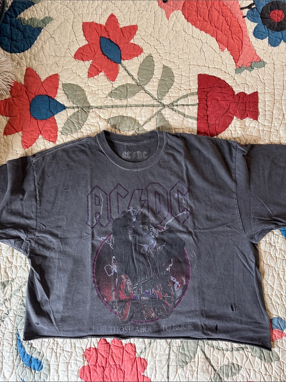 For Those About To Rock crop
Cropped oversized shirt S Small AC/DC ACDC